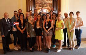 Gruppenfoto vlnr.: Bgm. Helmut Koch, Geschäftsführer Reinhold Griebler, DI Sarka Jana Janderkova und Mag. Silvia Köhrer begrüßten tschechische und österreichische Tourismusmitarbeiter., © Retzer Land