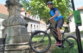 Daniel Wöhrer vom Fahrradverleih Retzer Land freut sich über das neue sportlich gebaute Haibike, © Retzer Land/Köhrer